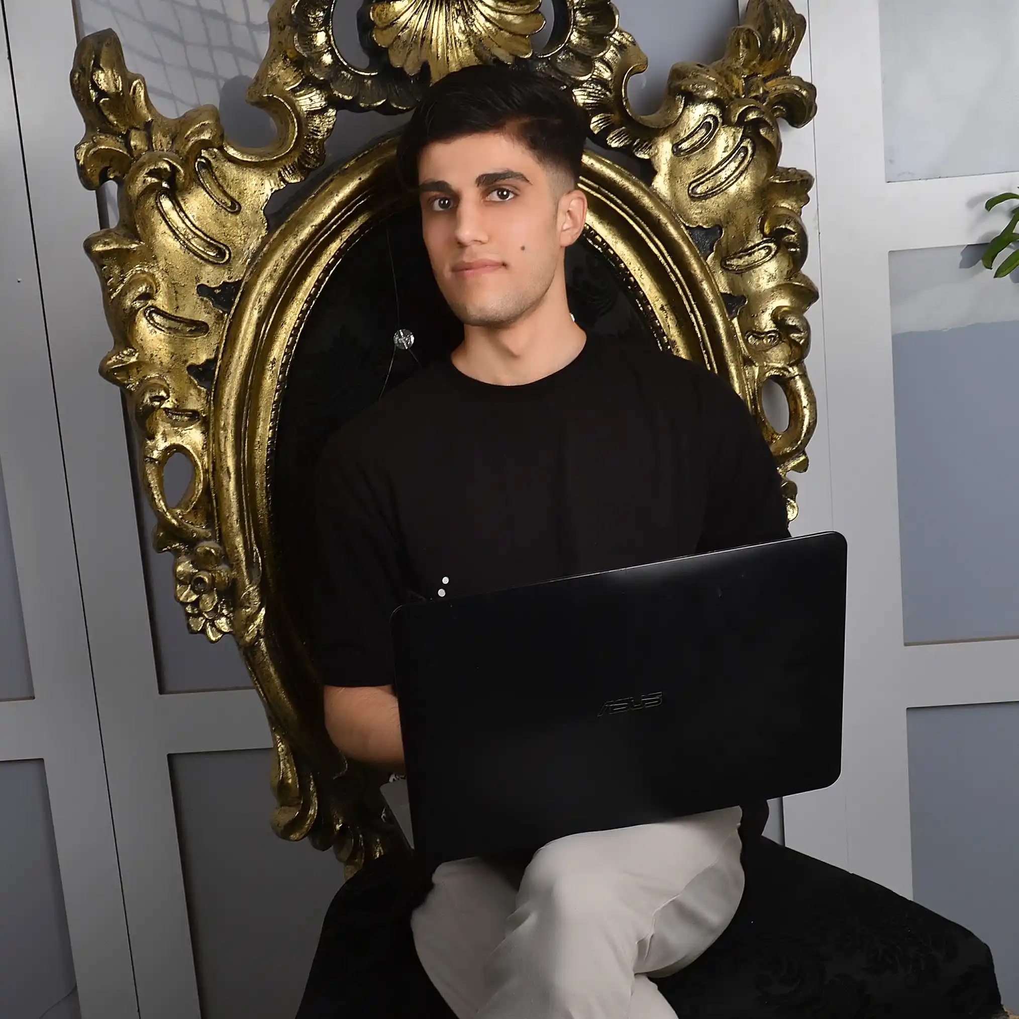 مسلم امیری هستم برنامه نویس و طراح سایت