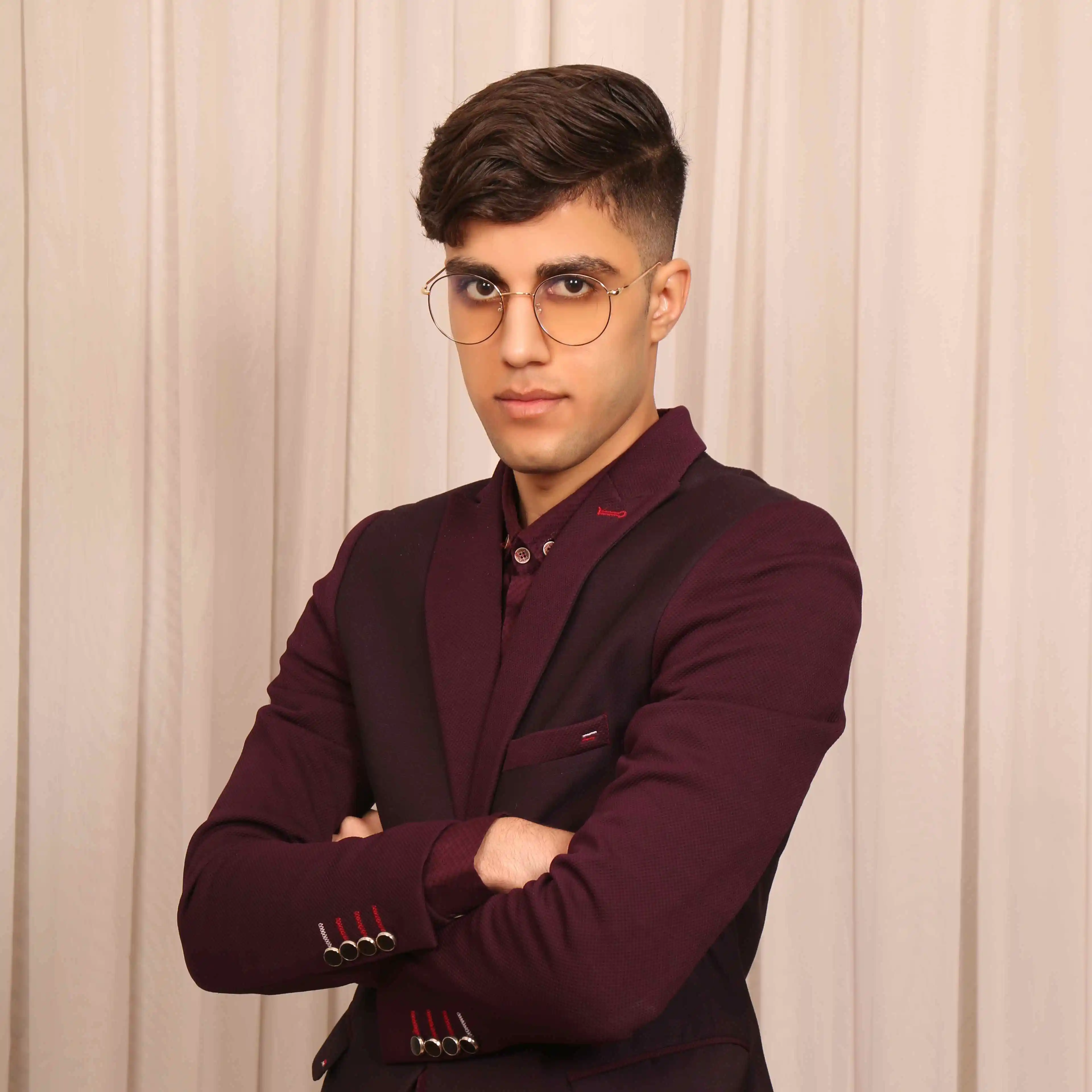 مسلم امیری برنامه نویس دات نت ، طراح سایت ، طراح اپلیکیشن